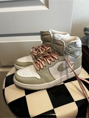 Air Jordan 1 Mid GS Seafoam Barely Green White Youth 5Y